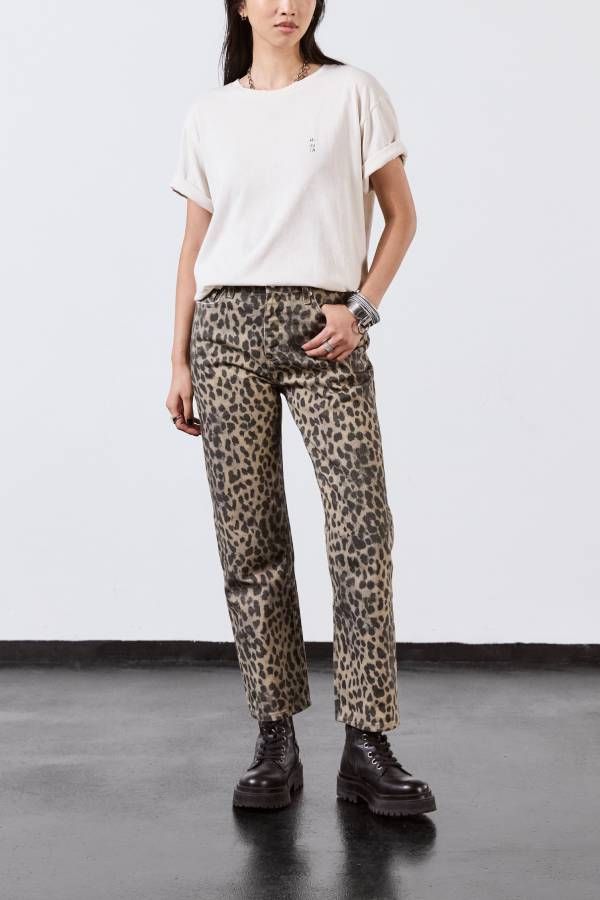 Cropped straight, non-stretchy mid-rise jeans in faded leopard. The jeans come with back- and front-pockets and buttoned closure.Note: That the measurement of our garments may vary according to design and style； Please allow 0.5-1" difference due to manual measurement(1inch = 2.54cm); Please take into consideration that some our Items are designed to be slim fit. If you find you’re in between sizes, we recommend ordering a size up; Different monitor settings means colors may differ slightly.   Size（cm） Waist Hip Thigh Front rise In-seam XS 74 95.6 58.6 22 66.5 S 76 97.6 59.8 22.4 66.5 M 78 99.6 61 22.8 66.5 L 80 101.6 62.2 23.2 66.5 XL 82 103.6 63.4 23.6 66.5