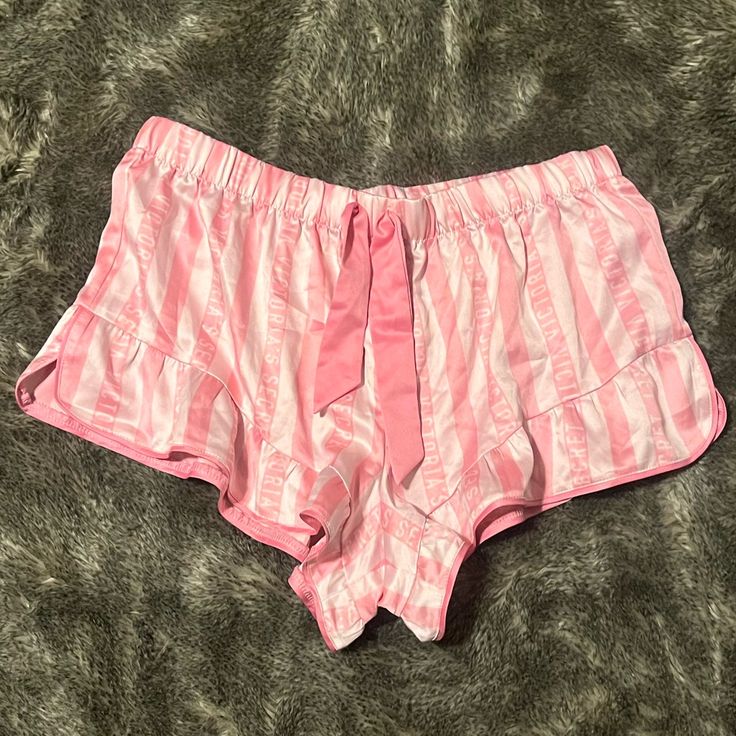 New Without Tags, Never Worn! Purchased Hoping It Would Fit Me One Day But It Will Not. Size M True To Size. Adjustable Drawstring Ribbons. No Flaws, Rips, Holes, Pulls, Stains. Woven Handbags, Long Sleeve Flannel, White Halter Maxi Dress, Victoria Secret Sport, Compression Pants, Sleep Shorts, Womens Bras, Maxi Gowns, Sports Bra Sizing