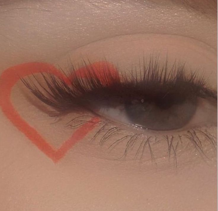 Valentines Makeup Ideas, Heart Eye Makeup, Valentine Makeup, Membentuk Alis, Cheek Makeup, Cute Eye Makeup, Graphic Makeup, Swag Makeup, Eye Makeup Designs