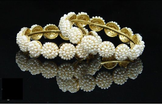 Pearl Bangles Design, Pearls Bangles, Pearl Bangles Gold, Antique Pearl Necklace, Pearls Jewellery, Pearl Bangles, Kundan Bangles, Pearl Jewelry Design, Jewelry Designing