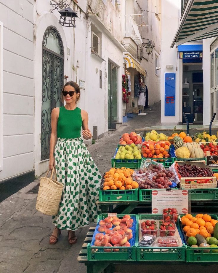 Amalfi Coast: Things to Know - The Style Bungalow Amalfi Coast Outfits, Amalfi Coast Guide, The Style Bungalow, Coast Outfit, Style Bungalow, Mode Hippie, Italy Outfits, Summer Dresses For Wedding Guest, Spring Look