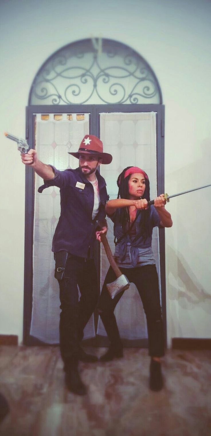 the walking dead - Rick and Michonne costume Michonne Costume, The Walking Dead Halloween, Michonne Walking Dead, Walking Dead Costumes, Rick Walking Dead, The Walking Dead Rick, Walking Dead Rick, Rick And Michonne, Couple Cosplay