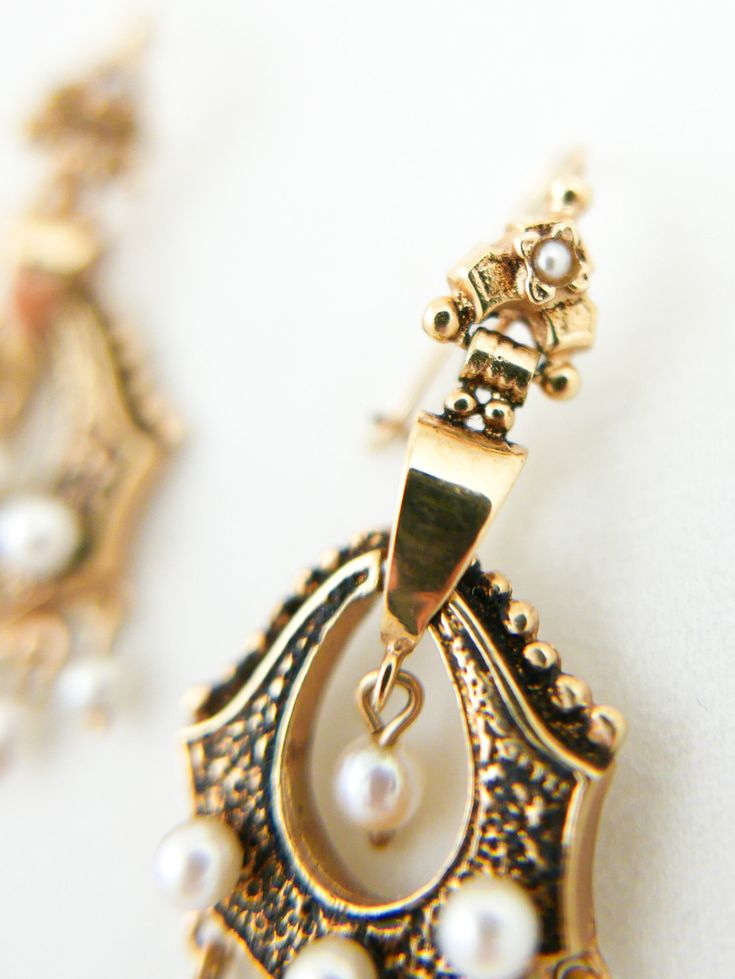 Delicate pearl & gold dangling mini chandelier earrings from around 1920/30’s. 1.5”(h) x 0.75”(w)Marks: 14K Condition: Excellent Victorian Earrings, Mini Chandelier, Gold Pearl, Chandelier Earrings, Gold