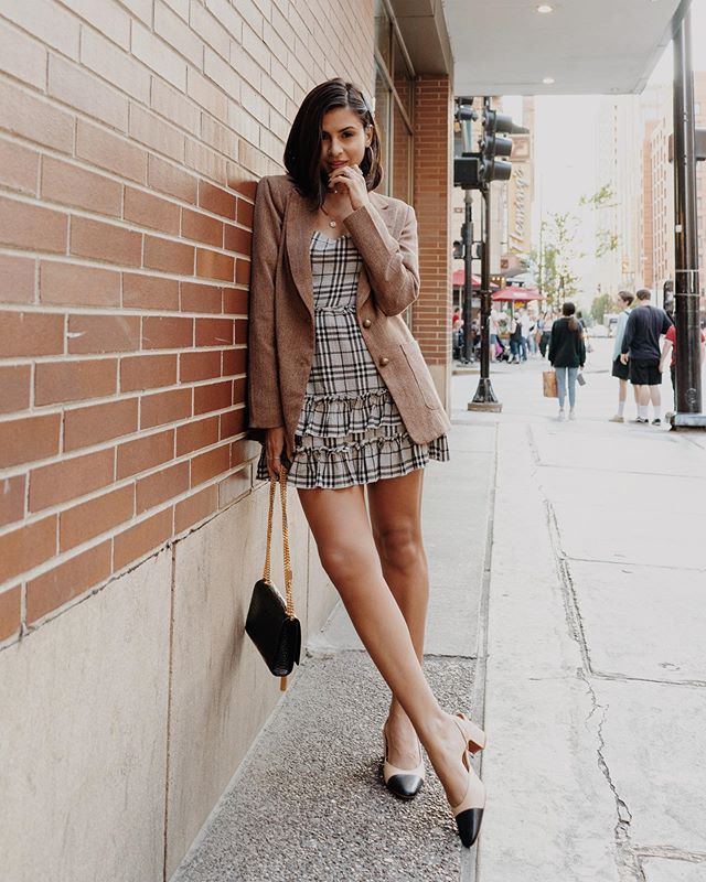 Vestido quadriculado + blazer nude Victória Rocha (@viihrocha) • Fotos e vídeos do Instagram Soft Gamine, Lady Style, Urban Looks, Post On Instagram, Daily Fashion, Sweater Dress, Lookbook, Fashion Inspo, Long Sleeve Dress