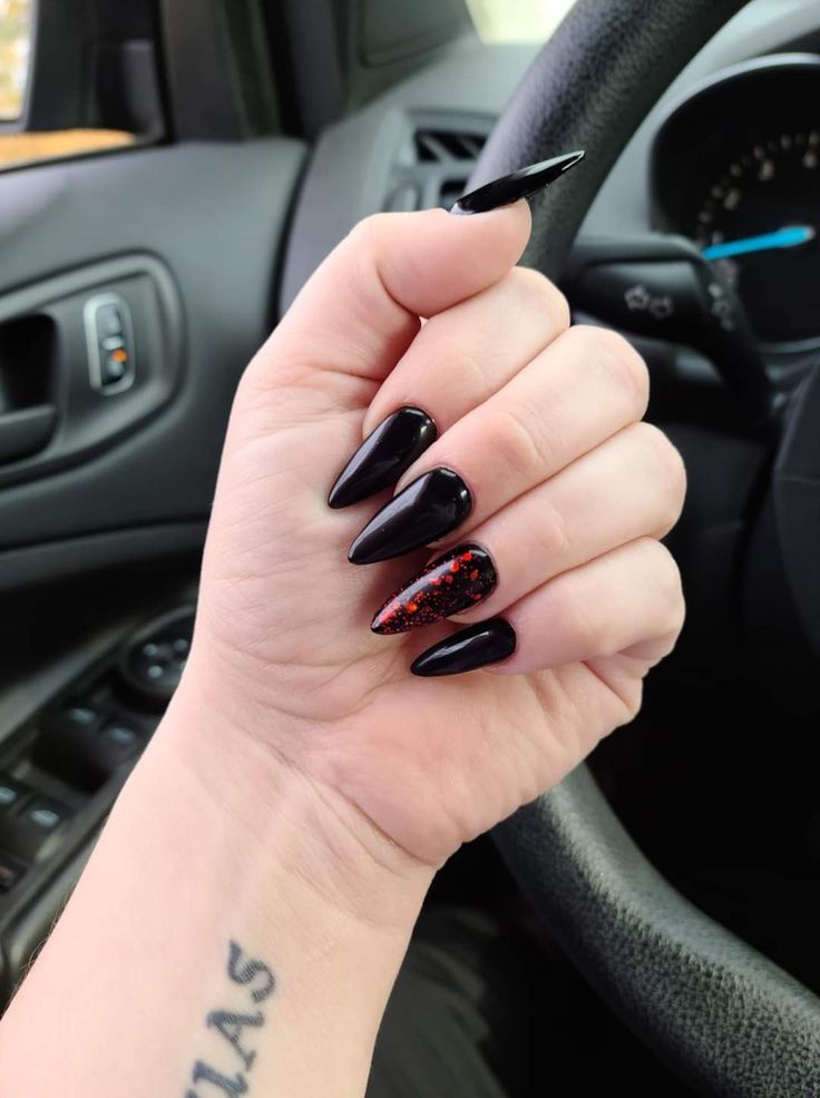 Black And Wine Nails, Red Almond Shape Nails, Burgundy And Black Nails, Black And Red Nails, Red Almond, Wine Nails, Shape Nails, Grunge Nails, Almond Shape Nails