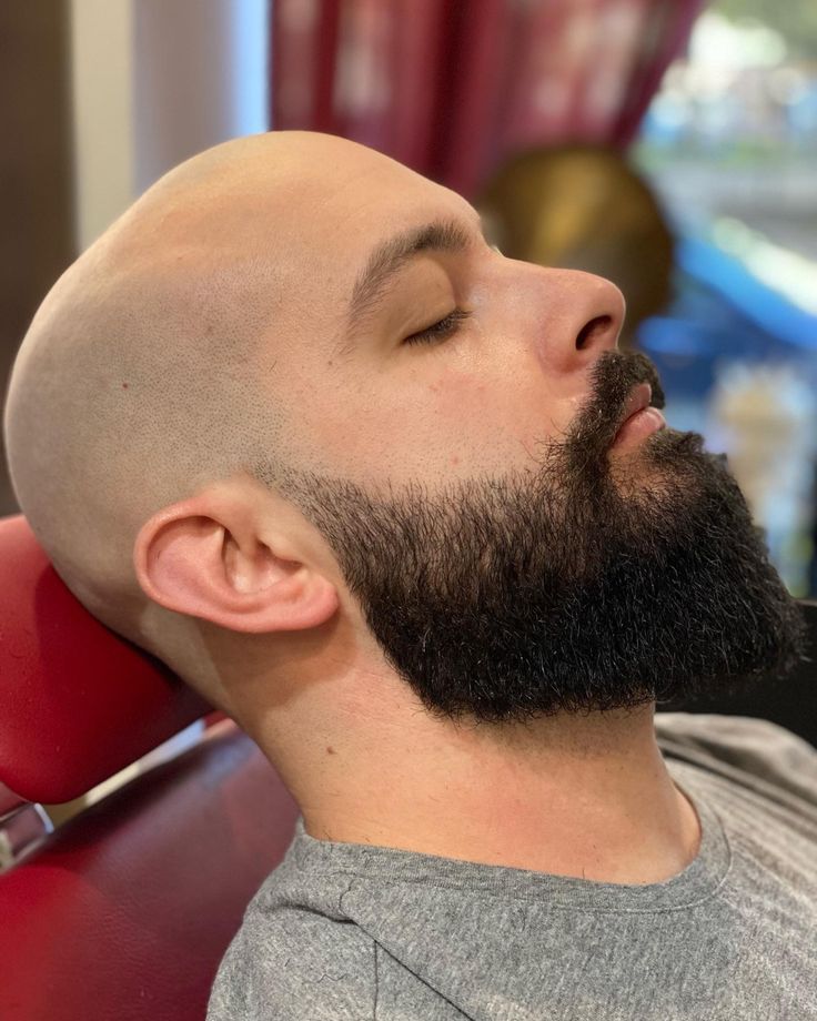 Beard With Shaved Head, Beard Styles Bald Head, Bald And Bearded Men, Bald Bearded Men, Beard Styles For Bald Men, Beard Cut Style, Black Beard Styles, Barba Hipster, Bald Beard