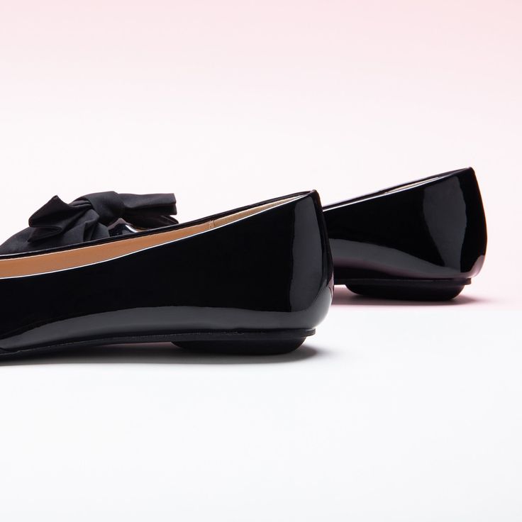 ▼Description These glossed Violetta flats channel an artful and elegant mood, with pointed toes and adorned bows, conveying the designer's danity outlook. ◄Details ‧ Upper: Patent Leather / Soft Leather (Micro Fiber)‧ Lining: Lambskin‧ Sole: Rubber‧ Pointed toe‧ Slip-on styling‧ Back paddles includedDimensions‧ Heel Height: 1.5 cm / 0.6″ ◄Shipping Information Free standard shipping on all orders. An average shipping interval for standard delivery is 5-14 working days. Chic Pointed Toe Evening Flats, Chic Pointed Toe Slip-on Flats For Evening, Elegant Pointed Toe Slip-on Flats For Party, Chic Evening Pointed Toe Slip-on Flats, Chic Low Heel Ballet Flats For Evening, Elegant Slip-on Pointed Toe Flats For Party, Chic Evening Slip-on Pointed Toe Flats, Elegant Closed Toe Ballet Flats For Formal Occasions, Chic Evening Ballet Flats With Low Heel