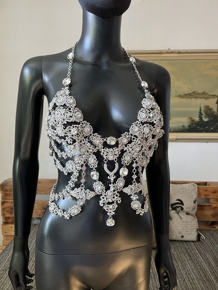 Rhinestone body chain , is made with crystals and pendants Emphasis on the body Chic design, combined with an intense and dazzling shine of silver and crystals. Body jewelry is made of crystal, rhinestone, crystal beads Silver color of luxury His presence is always felt. A lovely combination crystals silver and clear crystal Size 36-38 The whole piece does not have a fabric backbone ; only carefully detailed crystal elements The back part is securely fixed with a chain Female Na'vi, Rhinestone Body Chain, Body Jewerly, Shoulder Jewelry, Body Necklace, Shoulder Necklace, Crystal Tiaras, Beading Ideas, Belly Chain