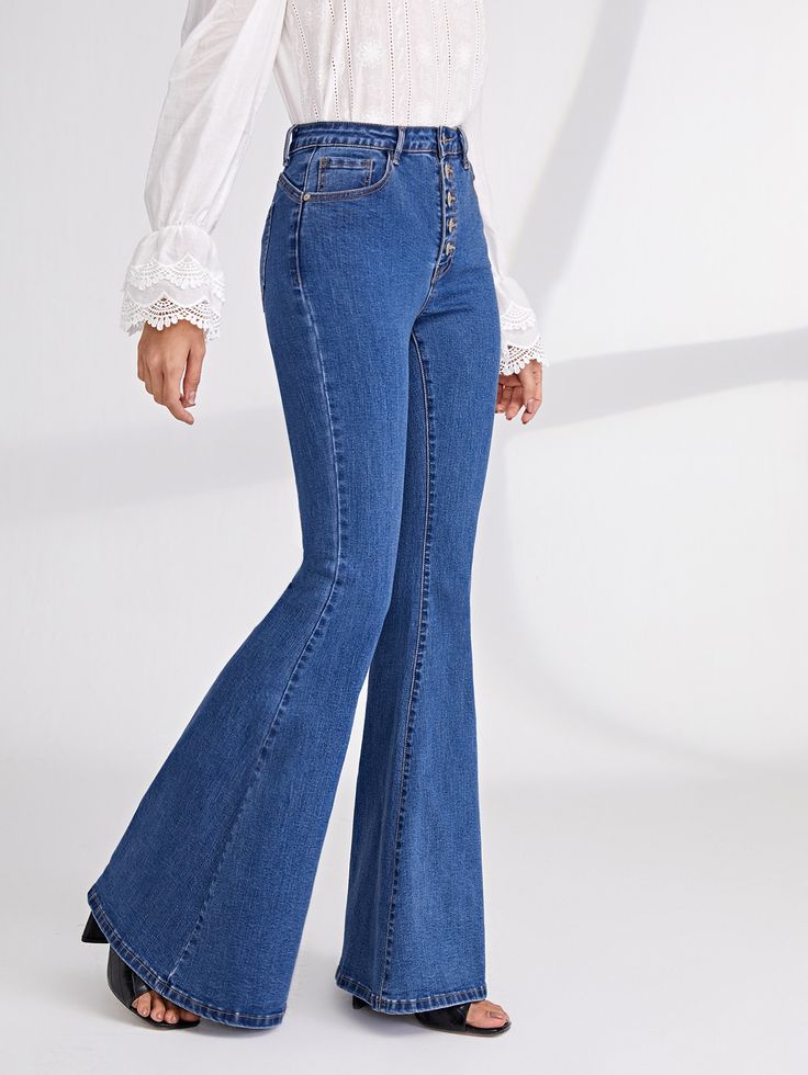 Flare Jeans Style, Fashion Trousers, Modest Casual Outfits, Western Wear Outfits, Everyday Fashion Outfits, Outfit Jeans, Flare Leg Pants, Flare Leg Jeans, Denim Flares