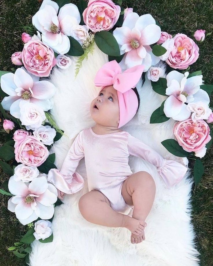 Photo Bb, 6 Month Baby Picture Ideas, Monthly Baby Pictures, Monthly Baby Photos, Baby News, Baby Poses, Fur Rug, Clothes Cute, Foto Baby