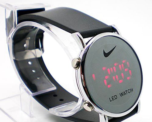 Relojes digitales #DigitalWatch #Trindu Nike Slippers, Nike Headbands, Time Jewelry, Free Runs, Led Watch, Discount Nikes, Nike Shoes Cheap, Nike Free Shoes, Mode Casual