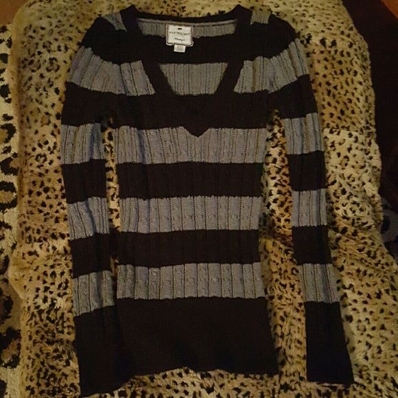 Gray and black sweater Gray and black cable knit sweater v neck poof excellence Sweaters V-Necks Black Cable Knit Sweater, Grey Blouse, Collared Shirt, Striped Sweater, Ribbed Sweater, Dream Clothes, Pita, Stripe Sweater, Aeropostale