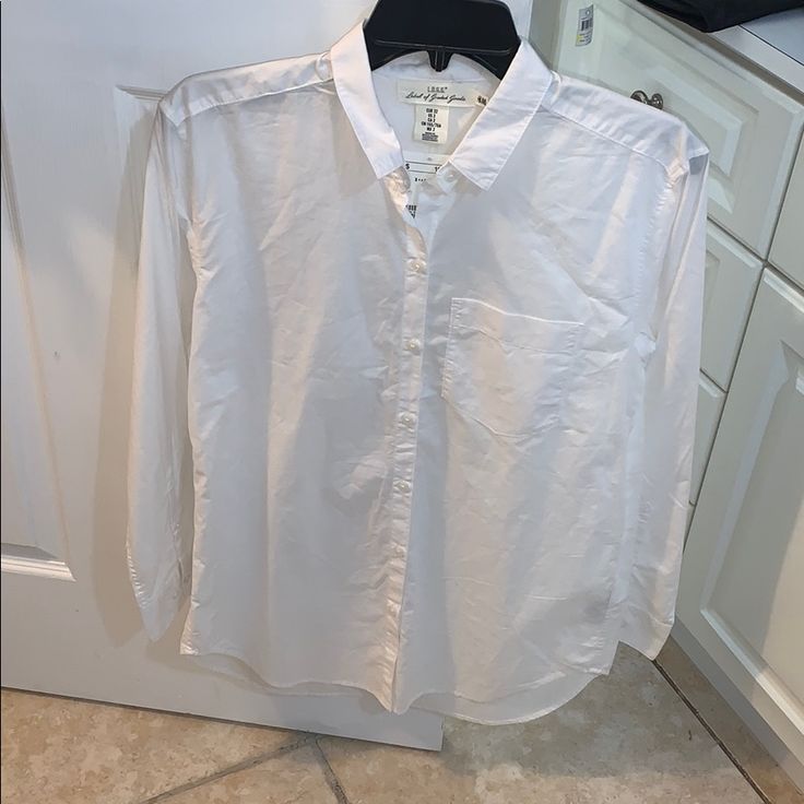 H&M Button Down Size 2 Color White H&m Button Closure Shirt For Spring, H&m Summer Shirt For Everyday Wear, H&m Shirt With Button Closure For Spring, H&m Shirt For Everyday Spring Wear, Classic Everyday H&m Tops, H&m Tops With Buttons And Relaxed Fit, H&m Tops With Button Closure For Daywear, H&m Spring Everyday Shirt, H&m Everyday Spring Shirt