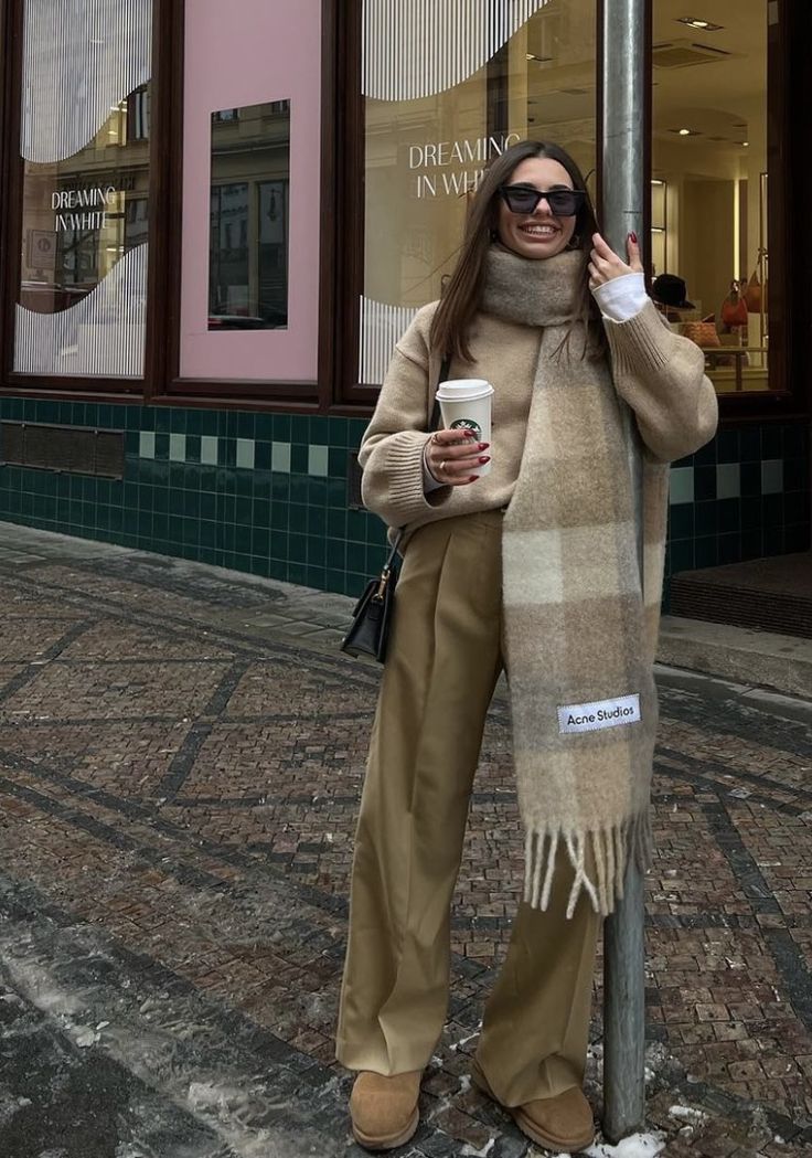 Giant Scarf Outfit, Muffler Outfit Women, Big Scarf Aesthetic, Muffler Style Women, Acne Studios Scarf Outfit, Chunky Scarf Outfit, Plaid Scarf Outfit, Scarf Outfit Winter, Scarf Aesthetic