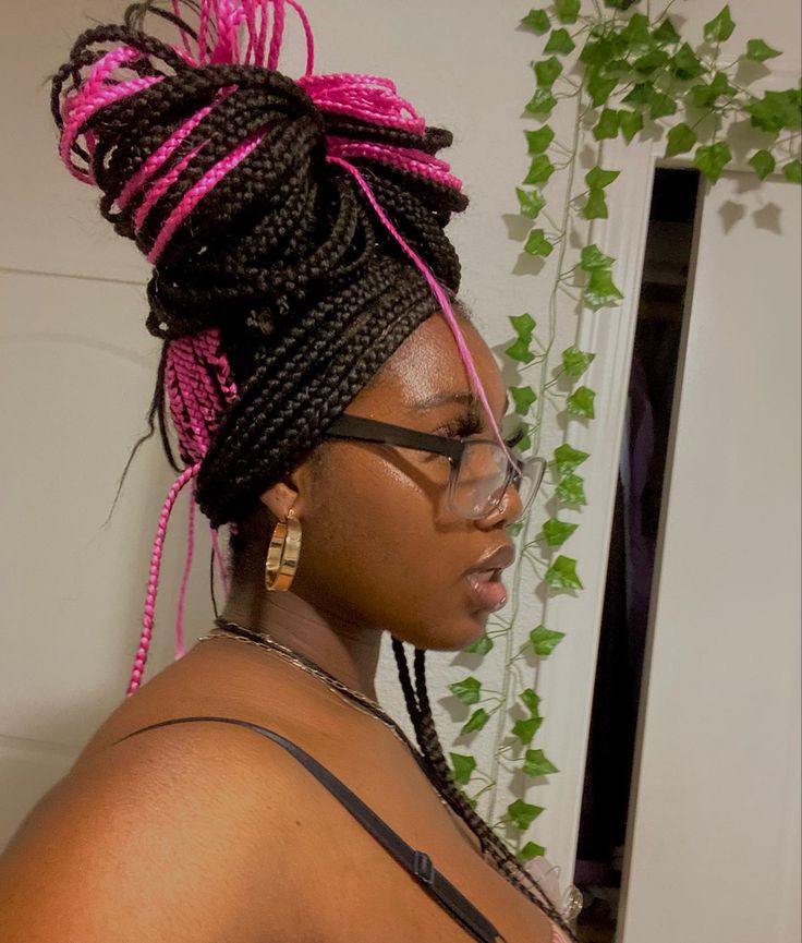 Half Pink Half Black Braids, Hot Pink And Black Braids, Colourful Braids For Black Women, Alt Braids, Black And Pink Braids, Peekaboo Hairstyles, Pink And Black Braids, Braid Reference, Style Knotless