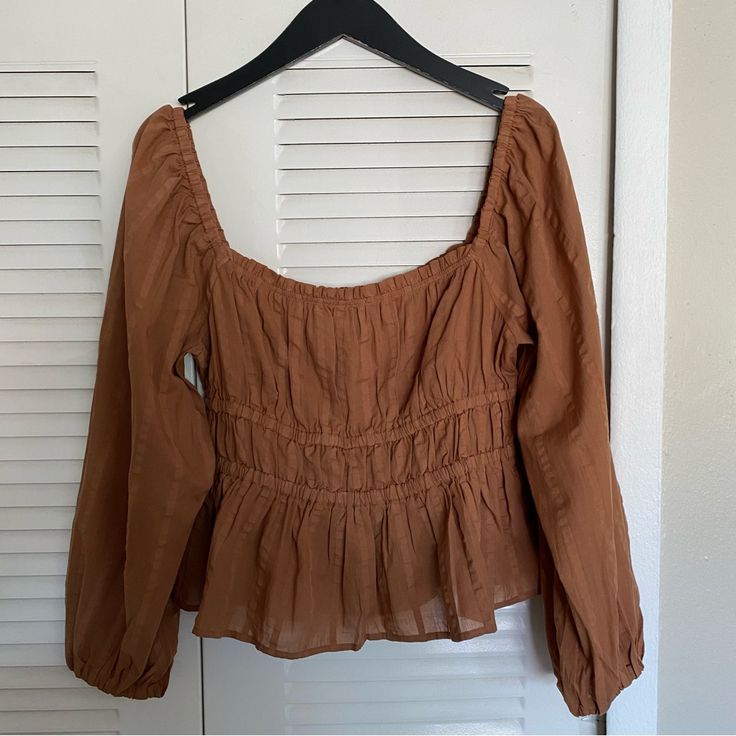 Nwt Super Cute Summer Top. Lightweight, Textured Cotton With Two Tiers Of Ruching And A Peplum Bottom. Size M In Dark Nutmeg Color Brown Puff Sleeve Tops For Fall, Casual Blouse With Gathered Long Sleeves, Fall Balloon Sleeve Tops For Day Out, Casual Peasant Top With Gathered Long Sleeves, Puff Sleeve Tops For Fall Day Out, Blouson Lantern Sleeve Tops For Brunch, Summer Long Sleeve Top With Gathered Sleeves, Fall Day Out Top With Blouson Sleeves, Brown Lantern Sleeve Tops For Spring