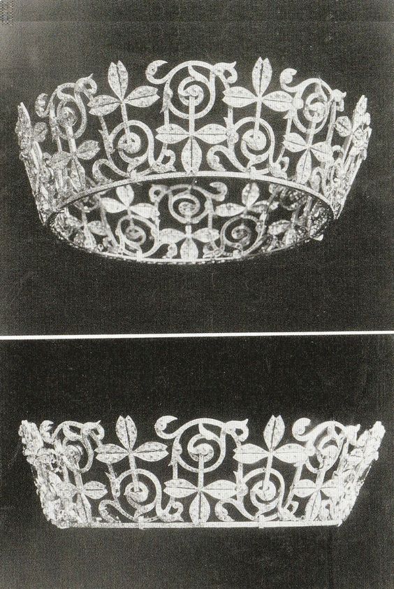 Boucheron | An antique coronet style tiara, circa 1889, bought by Mary-Louise MacKay. Tiara Diamond, Tiara Headpieces, Tiaras Jewellery, Royal Tiaras, Beautiful Tiaras, High Fashion Jewelry, Royal Brides, Diamond Tiara, Rhinestone Tiara