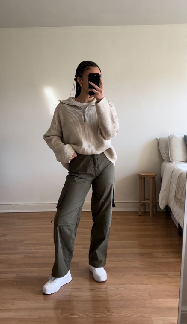 Cargo Pants Outfit Fall, Cargo Pants Outfit Winter, Cargo Outfits Women, Green Cargo Pants Outfit, Cargo Pants Outfit Women, Cargo Outfit, Cargo Pants Outfits, Pants Outfit Fall, Winter Pants Outfit