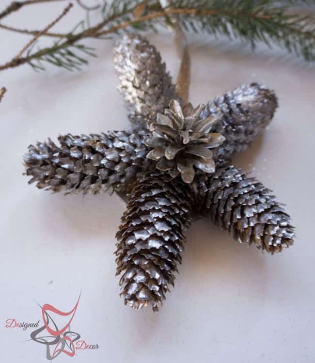 three pine cones are placed on top of each other in the shape of a snowflake