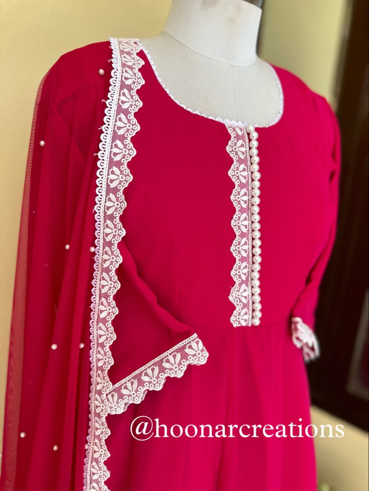 Plain Salwar Suit Designs With Lace, Plain Suits Design With Lace, Pakistani Lace Kurtas, Pakistani Lace Suits, Lace Designs On Suits, New Stylish Dress, Lace Suit, Simple Frocks, Lace Dress Design