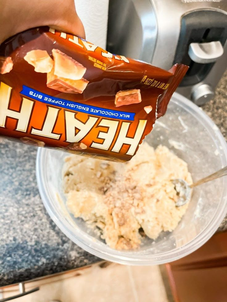 Heath Bar Dessert, Mc And Cheese Recipe, Heath Cookies, Heath Bar Cookies, Heath Bar, Cookie Recipes Chewy, Blackberry Recipes, Heath Bars, Crazy Lady