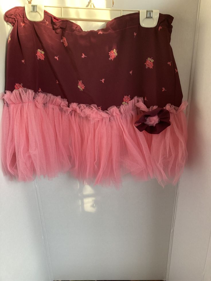 Roses and tutu pink skirt Spring Pink Tulle Tutu Dress, Cute Tulle Skirt, Pink Tulle Tutu Dress For Spring, Cute Pink Mini Skirt With Ruffles, Pink Ruffled Party Skirt, Pink Ruffled Skirt For Party, Cute Tiered Tulle Skirt, Pink Tiered Tulle Mini Skirt, Pink Summer Party Petticoat