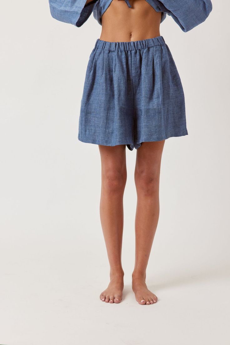 Linen pleated short – amente Linen Bottoms With Short Inseam For Day Out, Casual Linen Shorts For Day Out, Relaxed Short Length Bottoms For Day Out, Linen Shorts For Day Out, Short Linen Bottoms For Day Out, Relaxed Short Bottoms For Day Out, Chic Relaxed Fit Bermuda Shorts For Vacation, Chic Linen High-waisted Shorts, Relaxed High-waisted Shorts For Spring