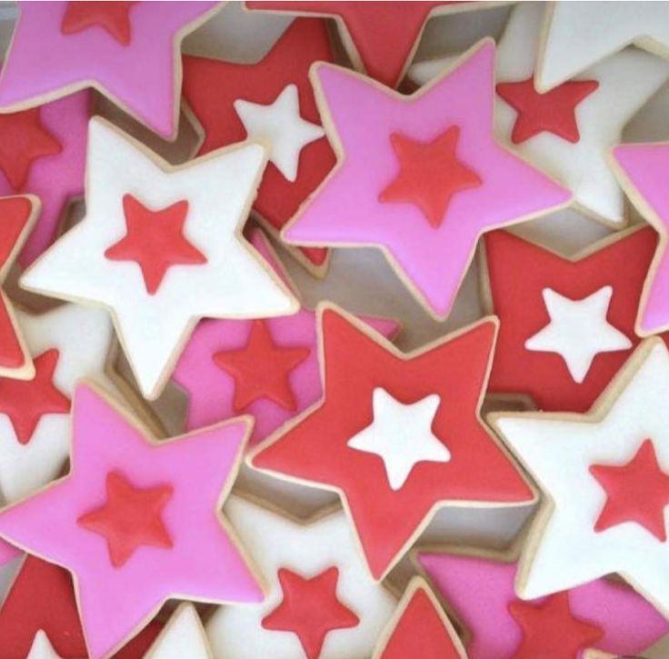 decorated cookies with red and white stars on them are arranged in the shape of starbursts