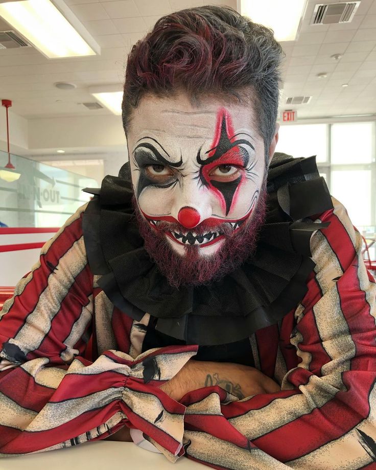 Red And White Makeup, Pretty Clown Makeup, Easy Guy Costumes, Clown Face Makeup, Evil Clown Makeup, Clown Costume Diy, Pretty Clown, Clown Makeup Ideas, Easy Clown Makeup