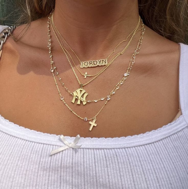 Evry Jewels, Preppy Jewelry, Stacked Necklaces, Golden Jewelry, Jewelry Accessories Ideas, Dope Jewelry, Classy Jewelry, Jewelry Essentials, Jewelry Lookbook