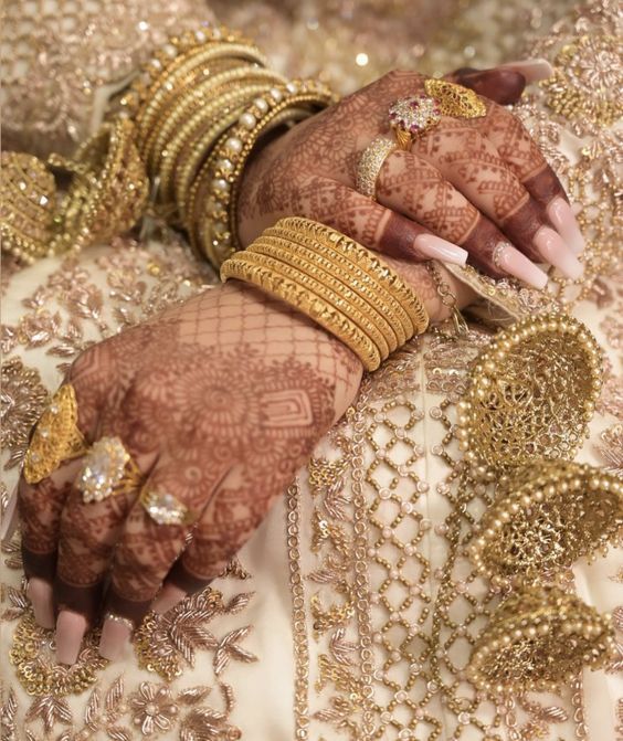 A bangle is generally made out of some hard material like gold, silver, wood, plastic, or ivory. In most parts of South Asia, bangles are very commonly worn by women — there are special bangles that a bride, for example, traditionally wears at her wedding. In Hinduism, it's actually considered bad luck for a bride not to wear bangles. #machine #longdrive #edutok #desifood #monsoon #diy #diys #bangle #tiktok #tiktokindia · #youtuber #viral Unique Gold Jewelry Designs, Gold Jewels Design, Gold Bangles For Women, Pretty Jewelry Necklaces, Gold Chain Design, Mexican Jewelry, Mehndi Designs For Fingers, Gold Bride Jewelry, Bridal Bangles