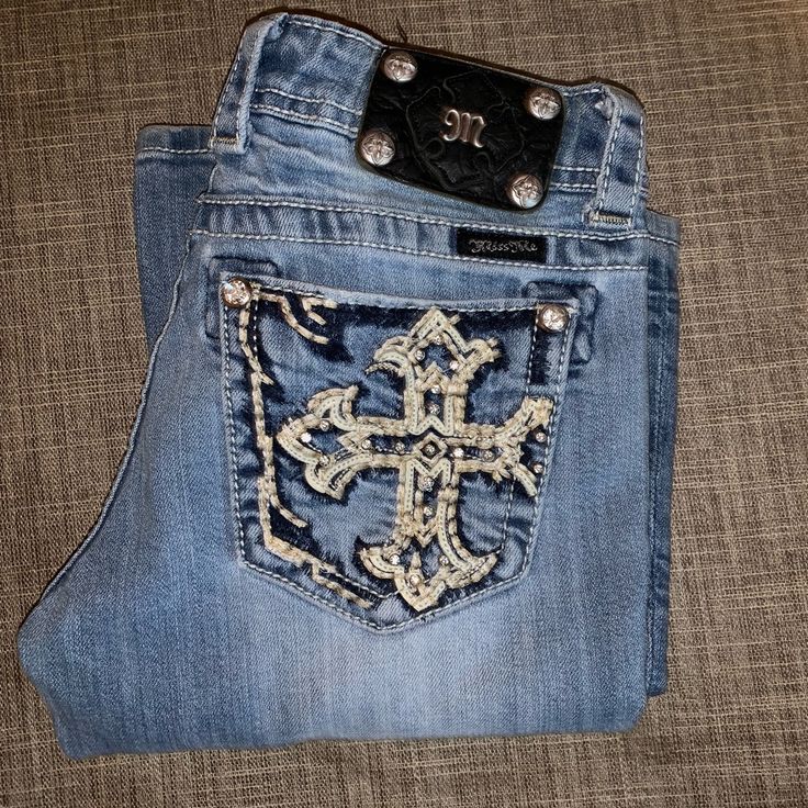 Super Cute Size 27 Cross Pocket Boot Cut Jeans In Amazing Condition! Miss Me Jeans Cross, Bedazzle Jeans, Discipline Life, Bedazzled Jeans, Casual Dressing, Causual Outfits, Simple Trendy Outfits, Boot Cut Jeans, Pink Rhinestones