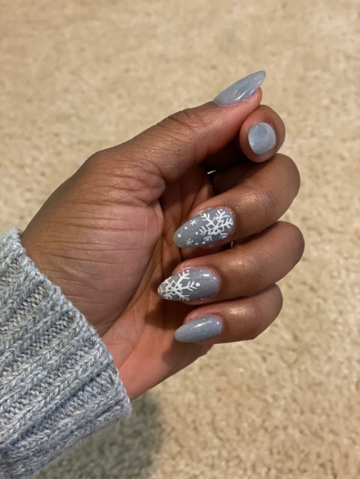 Nail Trends Winter, Art Ideas Cute, Acrylic Nail Art Ideas, Grey Christmas Nails, Nail Inspiration Winter, Attractive Nails, Winter Nail Trends, Winter Nails Gel, Fashion Nail Art