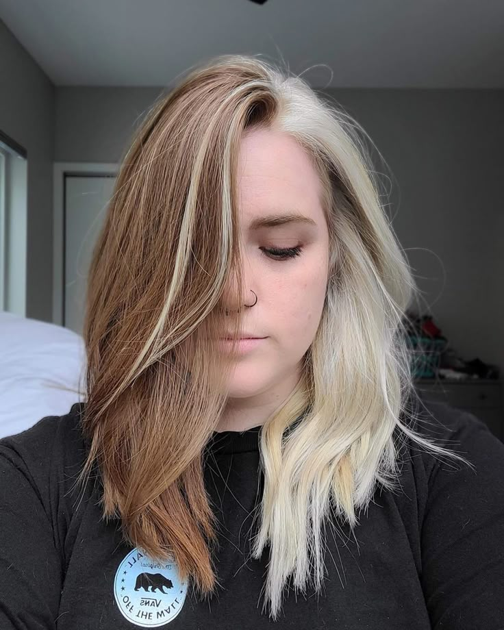 Split Hair Side Part, Quarter Hair Dye, Natural Half And Half Hair Color, Split Blonde Hair, Fall Split Dye Hair, Subtle Split Dye, Side Part Split Dye, Honey Blonde Split Dye, Block Dyed Hair Blonde