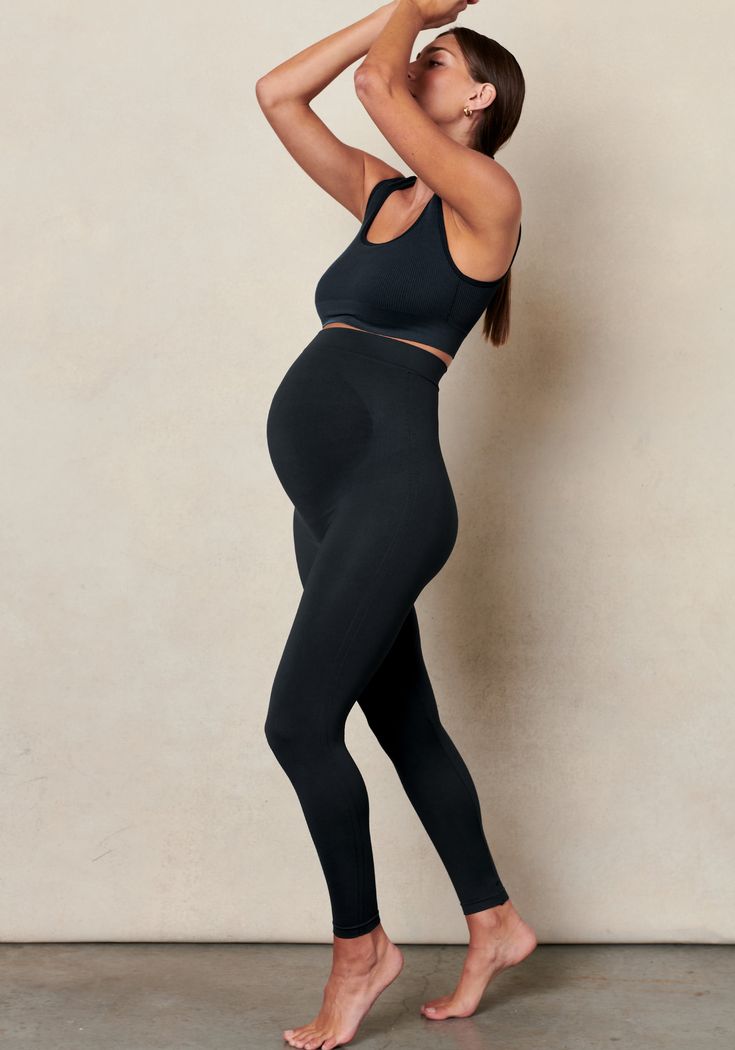 Blurring the lines between fashion and practicality and the first of its kind, our maternity leggings with patented, built-in, seam-free support to smooth and secure throughout all 3 trimesters. With luxe, buttery soft, breathable fabric these are no ordinary leggings. Look sleek and feel so incredibly comfortable and supported you will never want to take them off. Maternity Fitness Clothes, Maternity Fitness, Belly Support Band, Maternity Essentials, Belly Support Pregnancy, Belly Support, Pregnancy Essentials, Everyday Leggings, Bra Size Guide