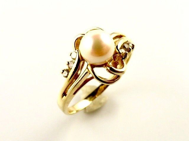 14K YELLOW GOLD, Vintage, Pearl, Diamonds, Statement Ring, Beautiful Gemstones, Fine Jewelry, Gorgeous Art Nouveau Design, Ring Size 8.25, Weight 3.1 g. Great Gift For her, Birthday Gift, Christmas Gift. Anniversary Gift. Photo image is magnified x 10. Comes in Black Velvet Box. Beautiful Gemstones, Statement Rings Diamond, Gift Photo, Pearl Cluster, Vintage Pearl, Gift For Her Birthday, Long Chain Necklace, Yellow Gold Chain, Vintage Pearls