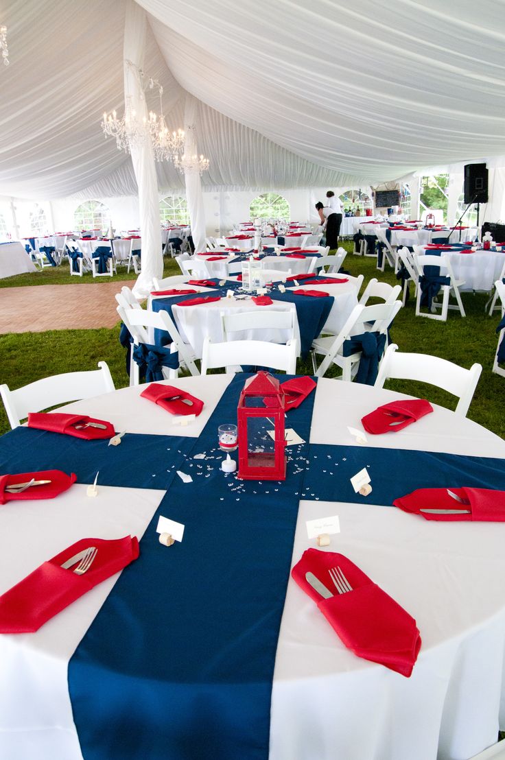 the tables are decorated with red, white and blue linens for an outdoor function