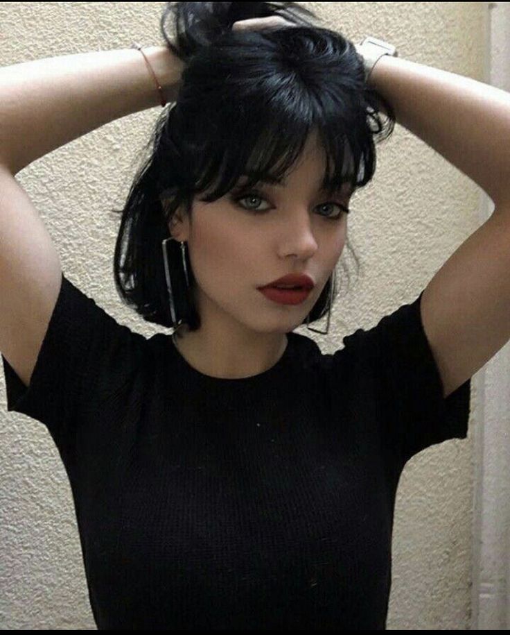 Hair With Bangs, Short Black Hairstyles, Penteado Cabelo Curto, Short Hair Haircuts, Short Hair With Bangs, Hair Inspo Color, Aesthetic Hair, Hairstyles With Bangs, Dark Hair