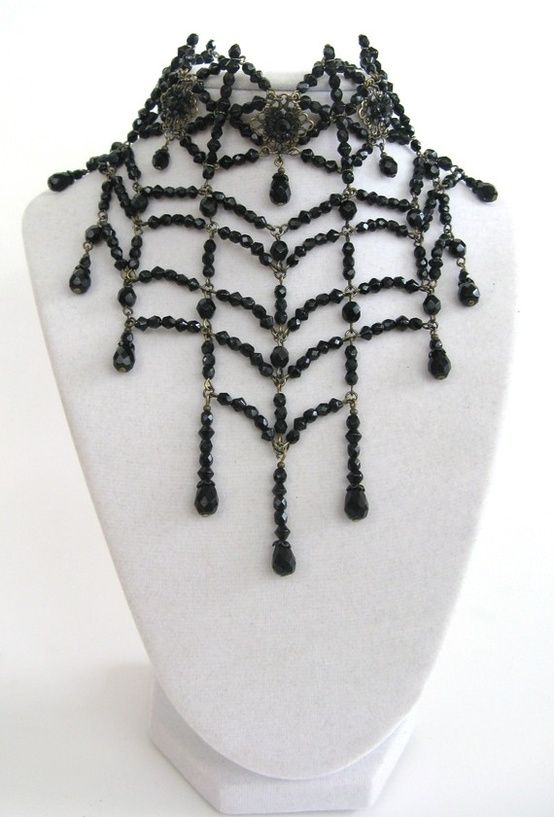 Inspirational Beading: October 2012 Halloween Boards, Web Necklace, Gothic Inspiration, Goth Jewelry, Beaded Jewelry Patterns, Halloween Jewelry, Halloween Kostüm, Gothic Jewelry, Bijoux Diy