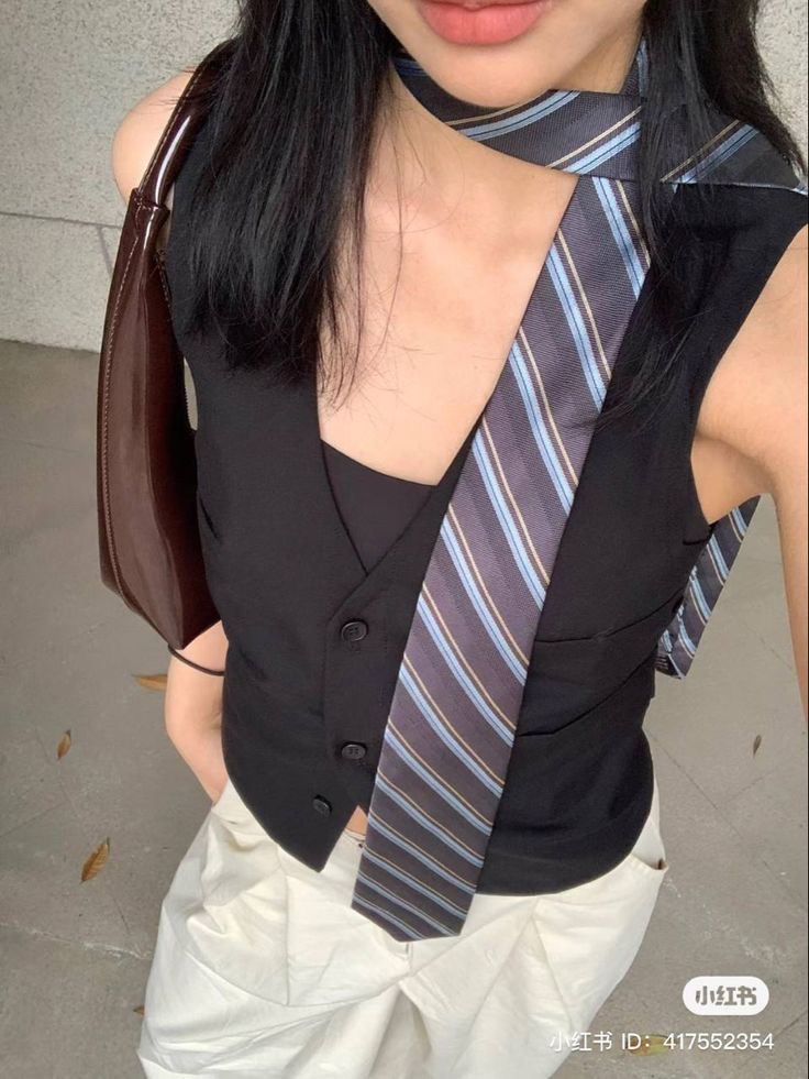 Necktie Outfits For Women Casual, Dress And Tie Outfit, Styling A Tie Women, Vest Ideas Outfit, Outfits With Ties For Women Aesthetic, Tie Aesthetic Woman, Tie Belt Outfit, Outfit With Necktie, Tie Looks For Women