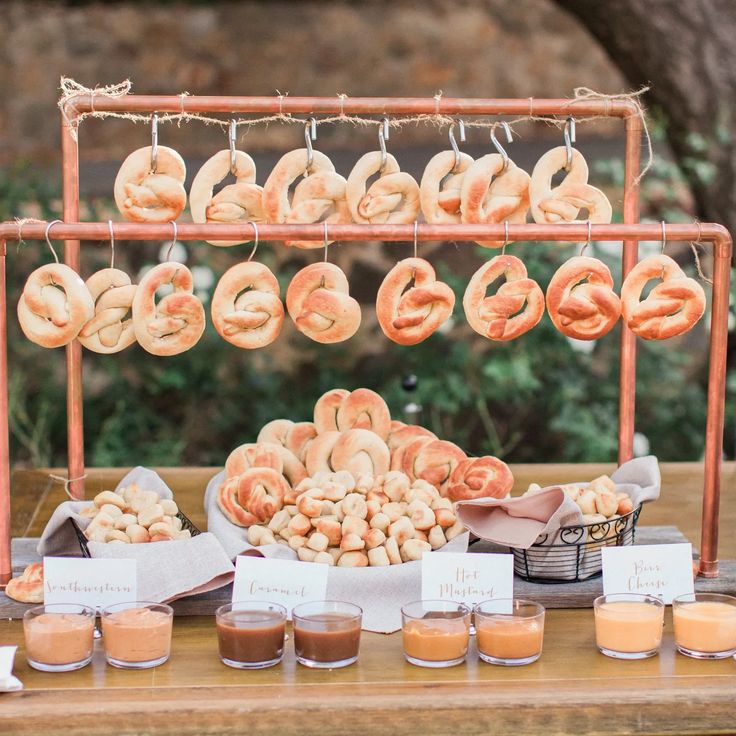 17 Backyard BBQ Wedding Ideas to Spice Up Your Celebration Fun Wedding Food, Unique Wedding Food, Midnight Wedding, Backyard Bbq Wedding, Party Food Bars, Pretzel Bars, Wedding Food Stations, Wedding Snacks, Food Bar