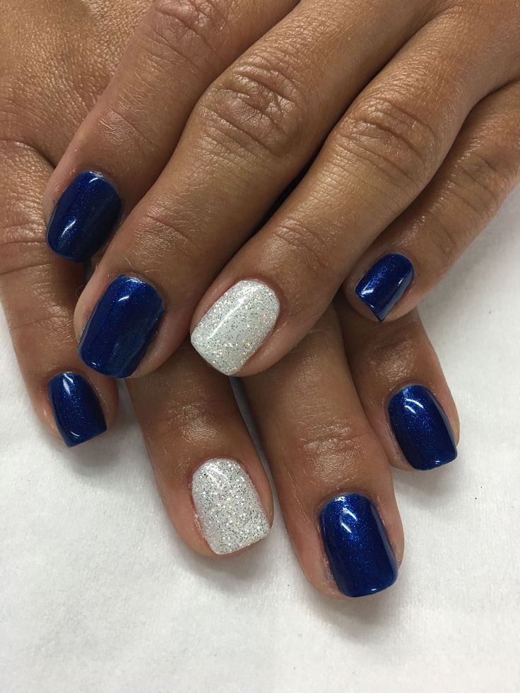 Navy And Glitter Nails, Royal Blue Holiday Nails, New Year's Eve Blue Nails, Nail Art Designs For Hanukkah, Royal Blue Gel Nails Ideas, Simple Gel Nails Blue, Royal Blue New Years Nails, Royal Blue White Nails, Navy Nail Ideas Dark Blue