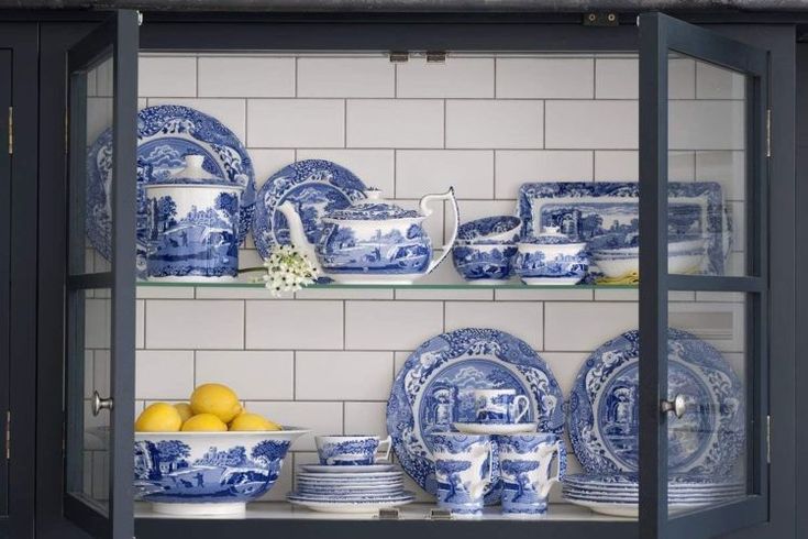 Traditional Southern-Loved Blue And White China Is On Trend Again�—Shop Our Amazon Picks Under $30 Italian Dinner Plates, Spode Blue Italian, Sandwich Trays, Elegant Dinner Party, Square Vase, Elegant Dinner, Small Tray, Blue And White China, Blue Rooms