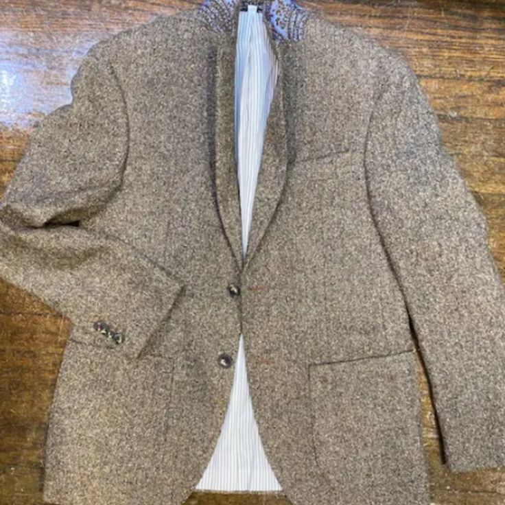 Tan Herringbone Fabric. This Is A Go To Piece. Easy To Wear And Matches With Everything. Two Button, Two Vents. Fully Lined. Pale Blue Lining With Red Trim. 50% Wool, 30% Poly, 20% Cotton. Inside Phone Pocket. Patch Pockets. Paisley Lining Under Collar. Brown Fitted Outerwear With Single Button, Fitted Brown Outerwear With Single Button, Beige Long Sleeve Tweed Jacket For Semi-formal Occasions, Beige Long Sleeve Sport Coat With Single Button, Brown Tweed Jacket With Single Button, Fitted Brown Outerwear With Hidden Button Closure, Brown Single Button Long Sleeve Tweed Jacket, Brown Long Sleeve Tailored Sport Coat, Brown Long Sleeve Sport Coat For Tailoring