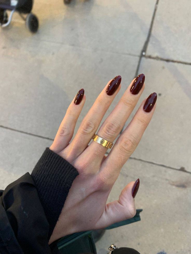 Really Dark Red Nails, Dark Blood Red Nails, Dark Nails Summer, Wine Red Nails Almond, Dark Douyin Nails, Almond Nails Dark Colors, Deep Maroon Nails, Red Nails Dark, Unghie Sfumate