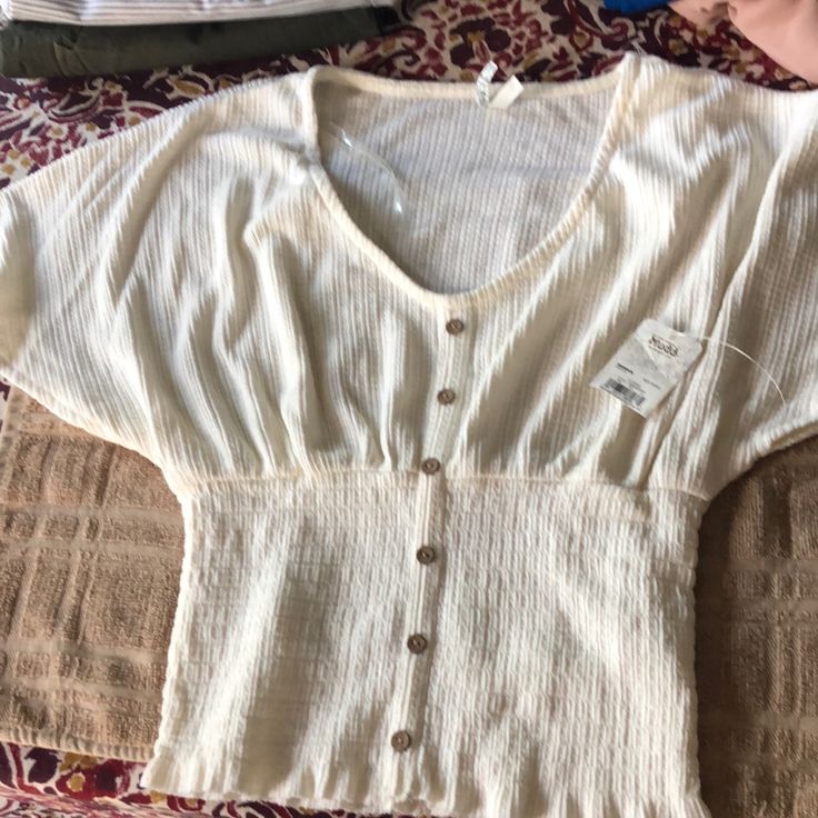 Brand New With Tags Size Small Women Mudd Brand Cream Too Velvet Tank Top, Western Denim Shirt, Cream Shirt, Studded Denim, Retro Tops, Bralette Crop Top, Small Women, Tie Dye Long Sleeve, Yellow Print