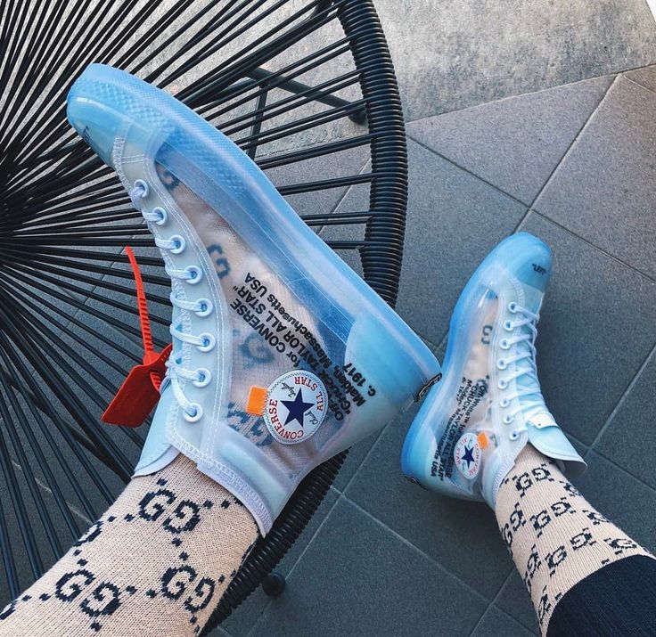 Off White Converse, Yeezy Outfit, Skate Wear, Converse Sneakers, Converse Chuck Taylor All Star, Mode Inspiration, Buy Shoes, Converse Chuck, Converse High Top Sneaker