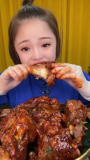 Mukbang China, Asmr Cibo, Housekeeping Quotes, Chili Noodles, Mukbang Korean, Mukbang Videos, Noodles Chicken, Food Spicy, Food Vibes