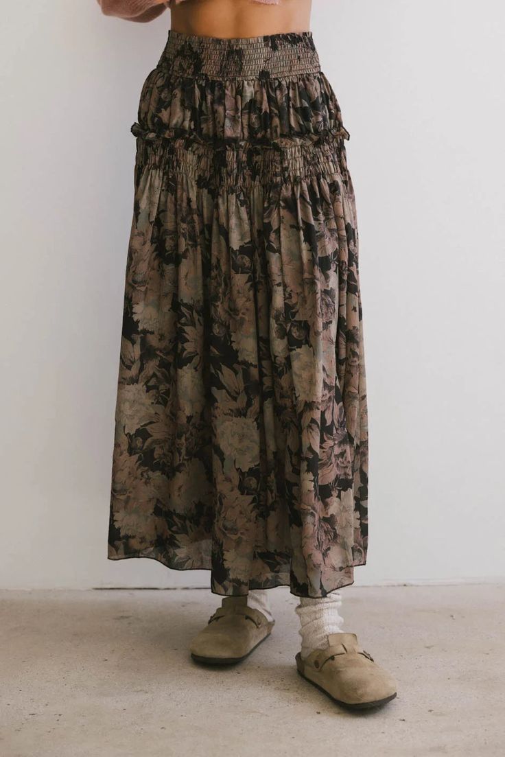 Elastic waist skirt 2024 Wardrobe, Knit Maxi Skirt, Floral Maxi Skirt, Denim Maxi Skirt, Midi Skirts, Slam Dunk, Outfit Inspo Fall, Fall 2024, Waist Length