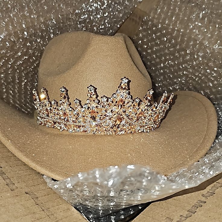 Ready To Ship, Crown On Cowboy Hat, Bling Out On A Girl's Night, Special Day, Graduation, Or Just Because. Make A Bundle & Offer. Country Themed Birthday Party, Western Quinceanera Ideas, Emmy Core, Rodeo Theme Birthday Party, Cowboy House, Cowgirl Princess, Miss Rodeo America, Quince Planning, Cowgirl Bride